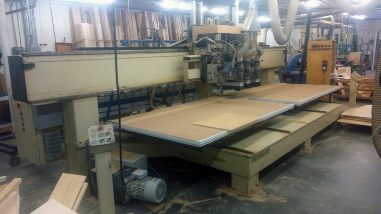 Used Motionmaster 3 Axis CNC router machinery with Dual 5'x8' moving tables