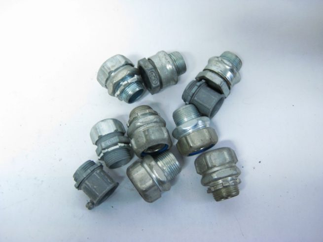 Lot of Angled and Straight Conduit Fittings 12 34 1 1 14 322549345265 4